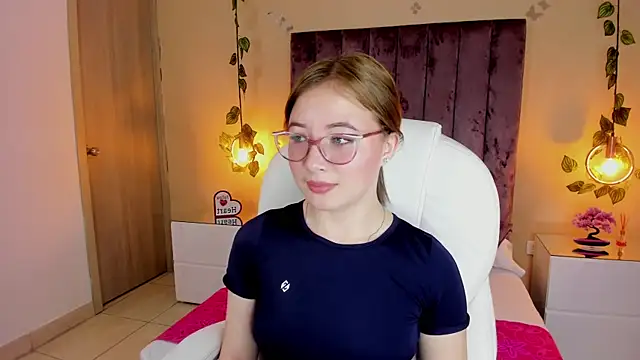 Snapshot of Dahlia_Rousse chatting on 09.19.25 Dahlia Rousse online show from 09.19.25