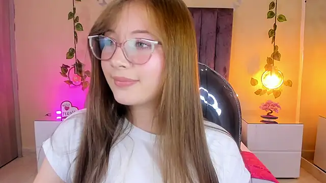 Snapshot of Dahlia_Rousse chatting on 11.04.25 Dahlia Rousse online show from 11.04.25