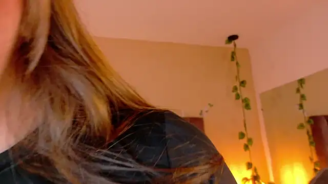 Snapshot of Dahlia_Rousse chatting on 08.07.26 Dahlia Rousse online show from 08.07.26