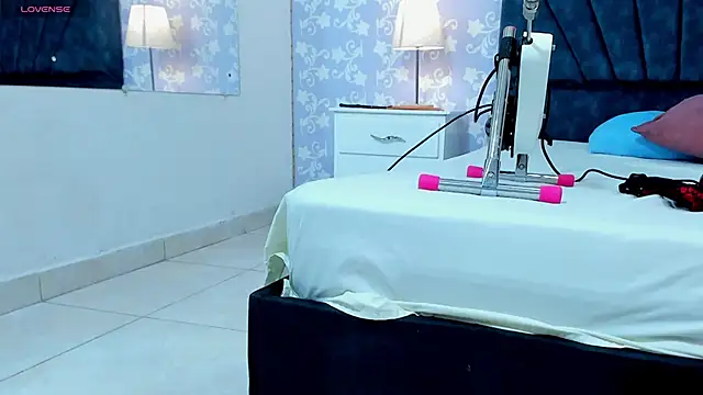 Snapshot of SalomeSimonz chatting on 11.13.25 SalomeSimonz online show from 11.13.25