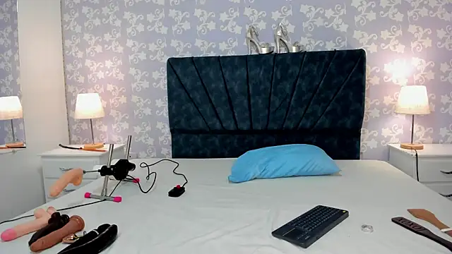 Snapshot of SalomeSimonz chatting on 11.21.25 SalomeSimonz online show from 11.21.25