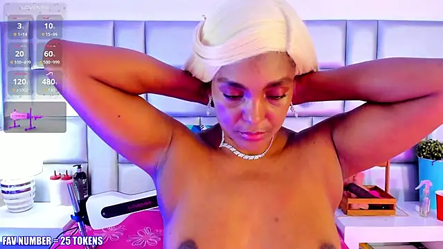 LovelyNickii online show from 11.06.25