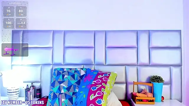 LovelyNickii online show from 11.24.25