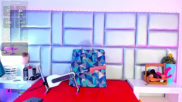 LovelyNickii online show from 04.24.26