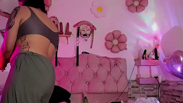 Snapshot of amyswallow7 chatting on 11.02.25 amyswallow7 online show from 11.02.25