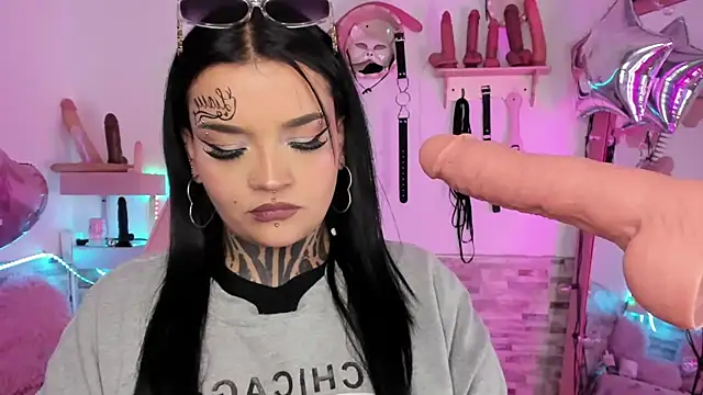 Snapshot of amyswallow7 chatting on 11.16.25 amyswallow7 online show from 11.16.25