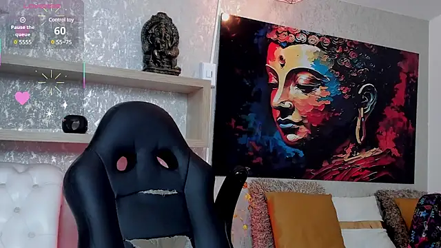 Luxury Woman online show from 03.20.25