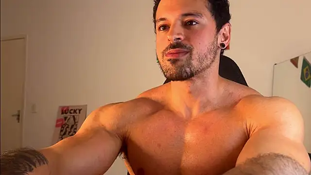 Snapshot of Lucasfit24 chatting on 07.16.26 Lucasfit24 online show from 07.16.26