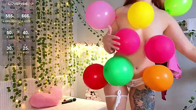 KiraBriis online show from 11.17.25