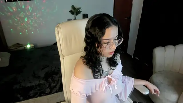 Renaxi Smith online show from 09.13.25