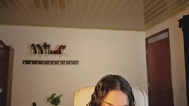 Renaxi Smith online show from 12.03.25