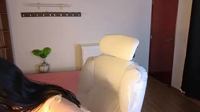 Renaxi Smith online show from 03.14.26