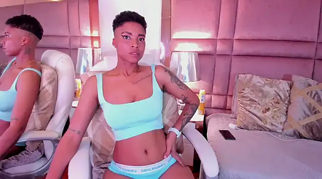 Snapshot of LuciaWallace chatting on 02.15.25 LuciaWallace online show from 02.15.25