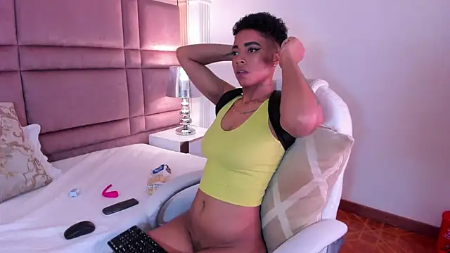 Snapshot of LuciaWallace chatting on 03.14.25 LuciaWallace online show from 03.14.25