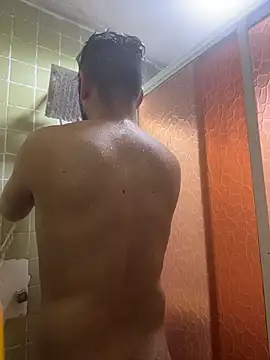 Snapshot of leonardohot1987 chatting on 11.26.25 leonardohot1987 online show from 11.26.25