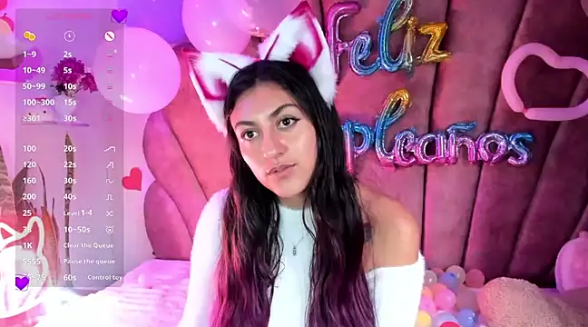 Snapshot of sweetfoxy_17 chatting on 02.18.25 sweetfoxy 17 online show from 02.18.25