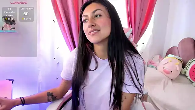 Snapshot of sweetfoxy_17 chatting on 04.06.26 sweetfoxy 17 online show from 04.06.26