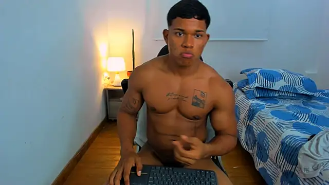 Snapshot of maxsteel177 chatting on 03.22.25 maxsteel177 online show from 03.22.25