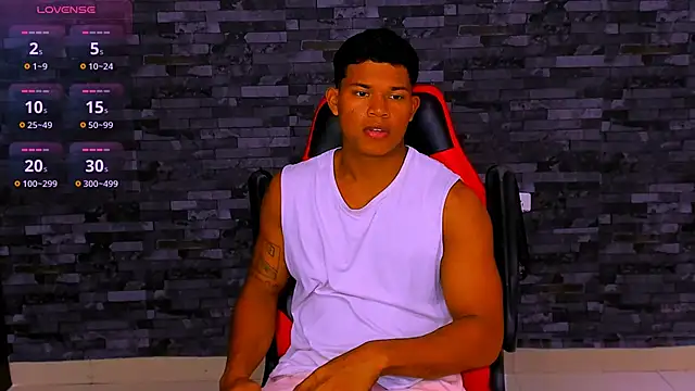 Snapshot of maxsteel177 chatting on 12.04.25 maxsteel177 online show from 12.04.25