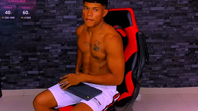 Snapshot of maxsteel177 chatting on 12.15.25 maxsteel177 online show from 12.15.25