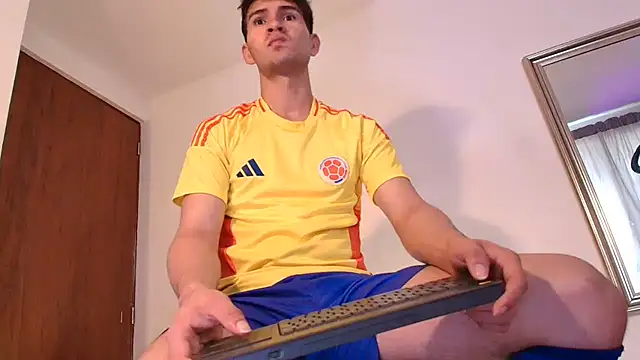 Snapshot of orlando_yate chatting on 10.25.25 orlando yate online show from 10.25.25