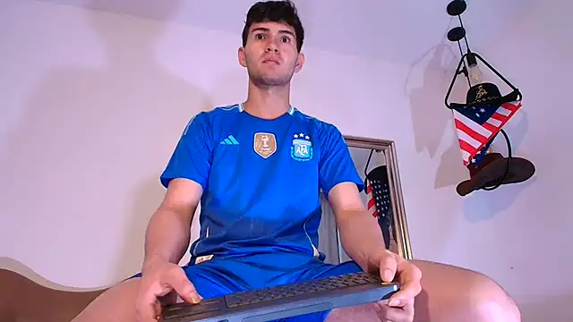 Snapshot of orlando_yate chatting on 10.30.25 orlando yate online show from 10.30.25