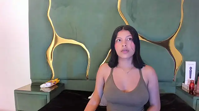 Salmaportman69 online show from 10.26.25