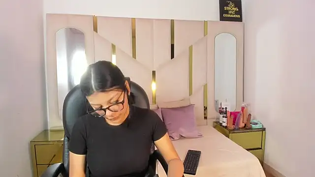 Salmaportman69 online show from 01.17.26