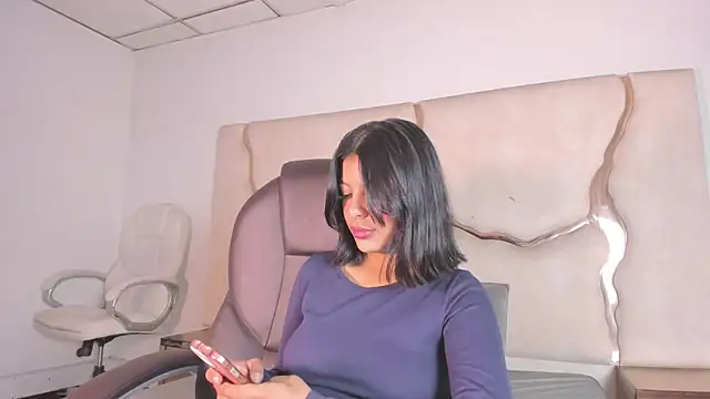 Salmaportman69 online show from 05.13.26