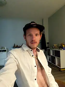 Snapshot of SoxxyNsh chatting on 02.16.25 SoxxyNsh online show from 02.16.25