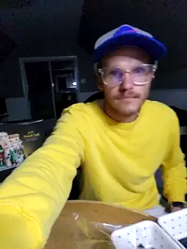 Snapshot of SoxxyNsh chatting on 09.19.25 SoxxyNsh online show from 09.19.25