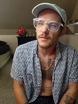 Snapshot of SoxxyNsh chatting on 10.11.25 SoxxyNsh online show from 10.11.25