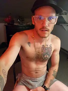 Snapshot of SoxxyNsh chatting on 10.19.25 SoxxyNsh online show from 10.19.25