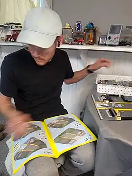 Snapshot of SoxxyNsh chatting on 10.27.25 SoxxyNsh online show from 10.27.25