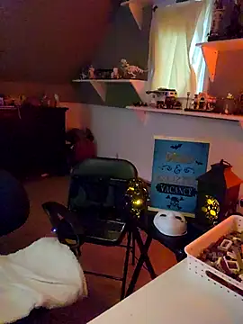 Snapshot of SoxxyNsh chatting on 10.28.25 SoxxyNsh online show from 10.28.25