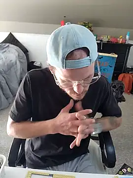 Snapshot of SoxxyNsh chatting on 10.29.25 SoxxyNsh online show from 10.29.25