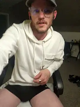 Snapshot of SoxxyNsh chatting on 11.08.25 SoxxyNsh online show from 11.08.25