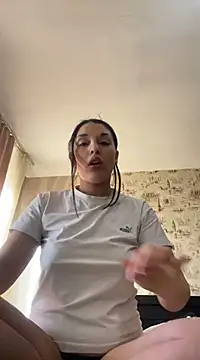 Snapshot of Rosanna_Rennie chatting on 02.24.25 Rosanna Rennie online show from 02.24.25