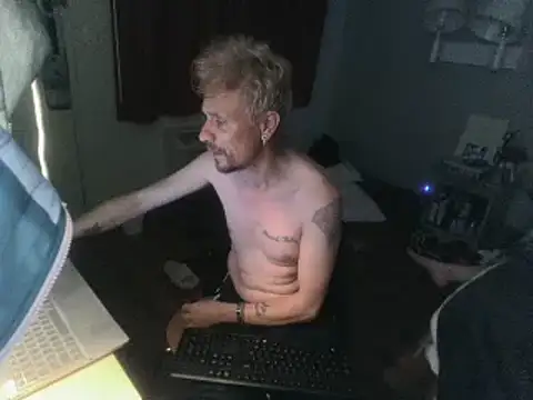 Snapshot of AQuickPhyx chatting on 02.20.25 AQuickPhyx online show from 02.20.25