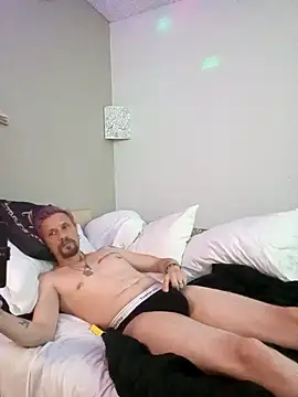 Snapshot of AQuickPhyx chatting on 03.05.25 AQuickPhyx online show from 03.05.25