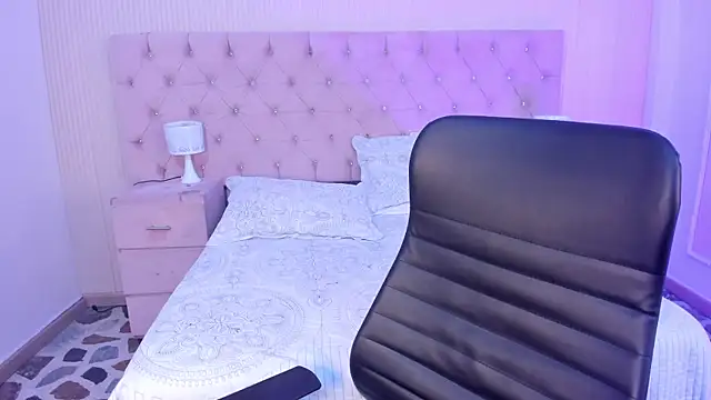 BellaaStorm online show from 11.11.25