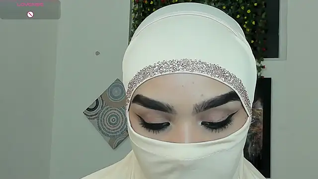 Snapshot of Maissa_Alabi chatting on 10.10.25 Maissa Alabi online show from 10.10.25