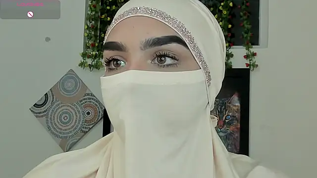 Snapshot of Maissa_Alabi chatting on 10.17.25 Maissa Alabi online show from 10.17.25