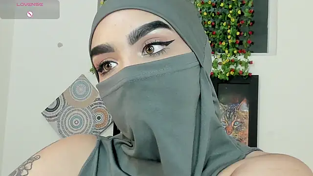 Snapshot of Maissa_Alabi chatting on 10.18.25 Maissa Alabi online show from 10.18.25