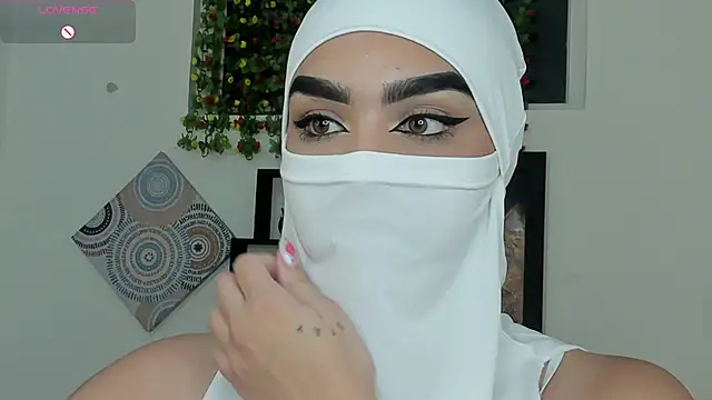 Snapshot of Maissa_Alabi chatting on 10.21.25 Maissa Alabi online show from 10.21.25