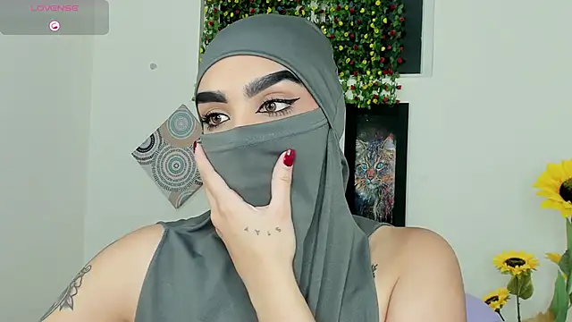 Snapshot of Maissa_Alabi chatting on 11.11.25 Maissa Alabi online show from 11.11.25