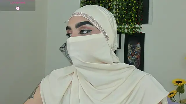 Snapshot of Maissa_Alabi chatting on 11.13.25 Maissa Alabi online show from 11.13.25