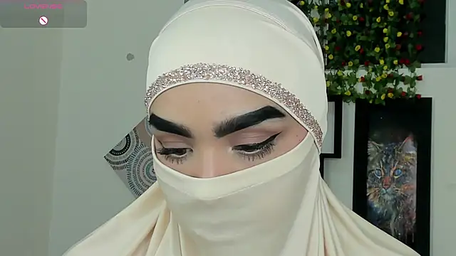 Snapshot of Maissa_Alabi chatting on 11.19.25 Maissa Alabi online show from 11.19.25