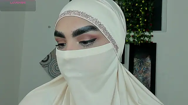 Snapshot of Maissa_Alabi chatting on 11.22.25 Maissa Alabi online show from 11.22.25