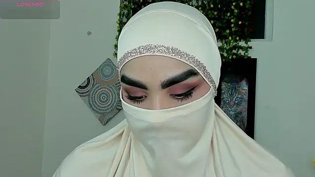 Snapshot of Maissa_Alabi chatting on 11.24.25 Maissa Alabi online show from 11.24.25